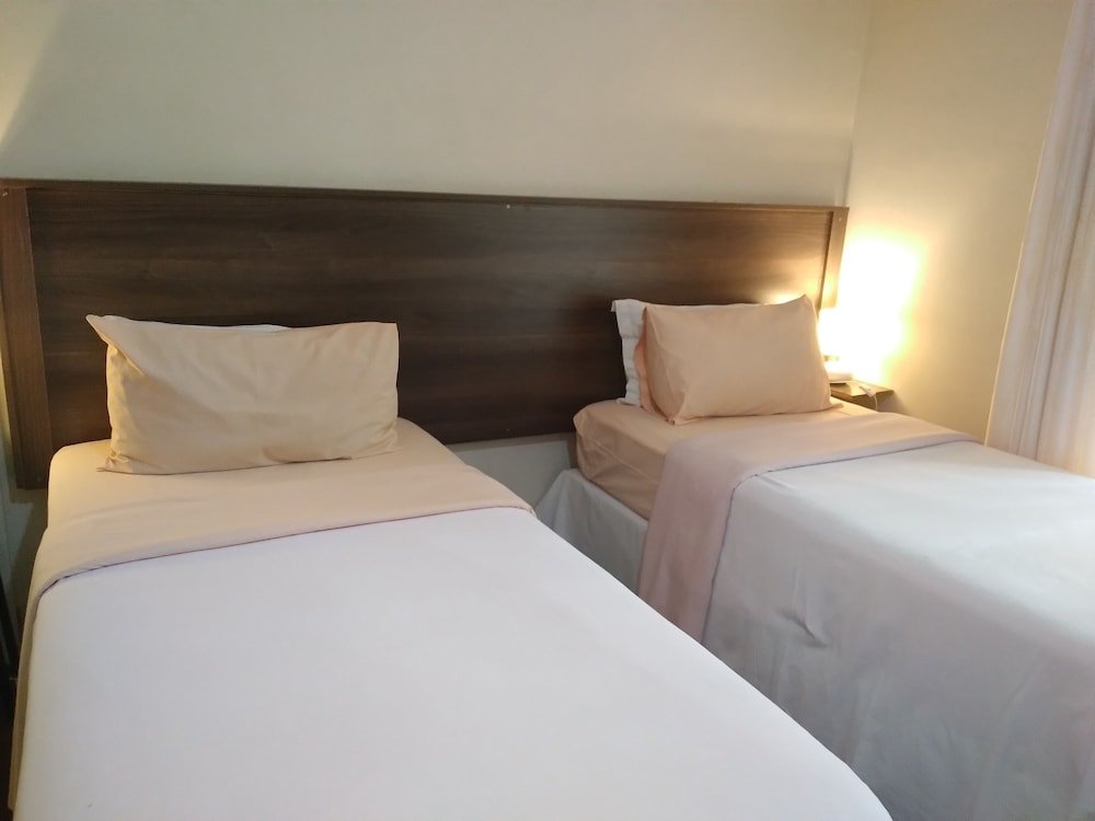 immaculate 6 beddroomed guest house in harare