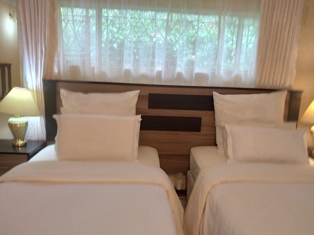 immaculate 6 beddroomed guest house in harare