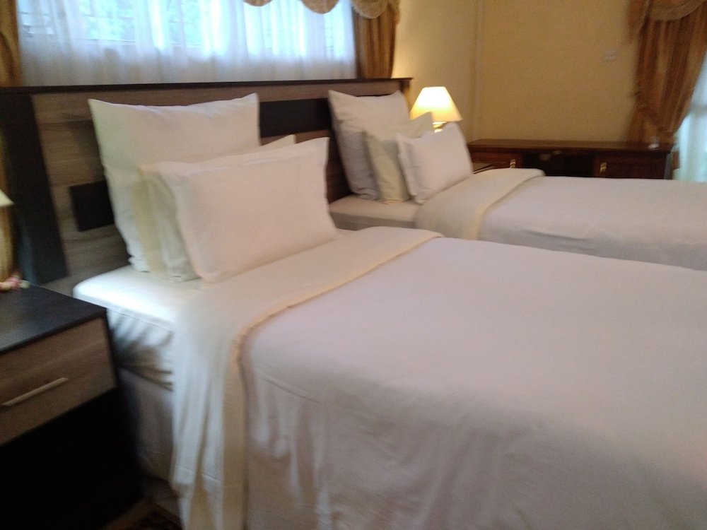 immaculate 6 beddroomed guest house in harare