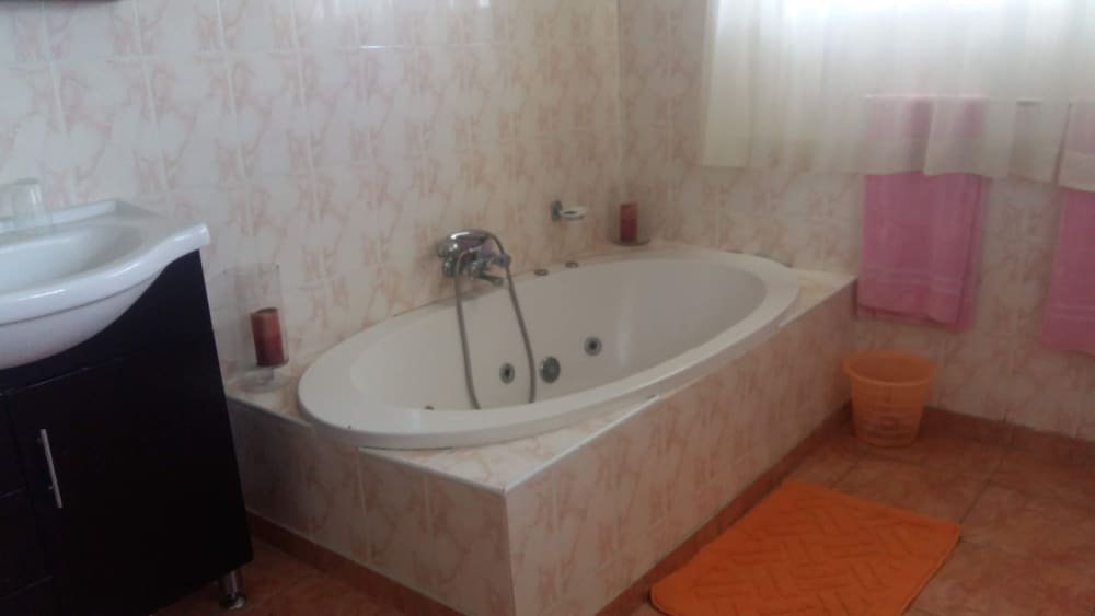 immaculate 6 beddroomed guest house in harare