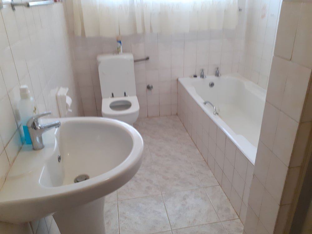 immaculate 6 beddroomed guest house in harare