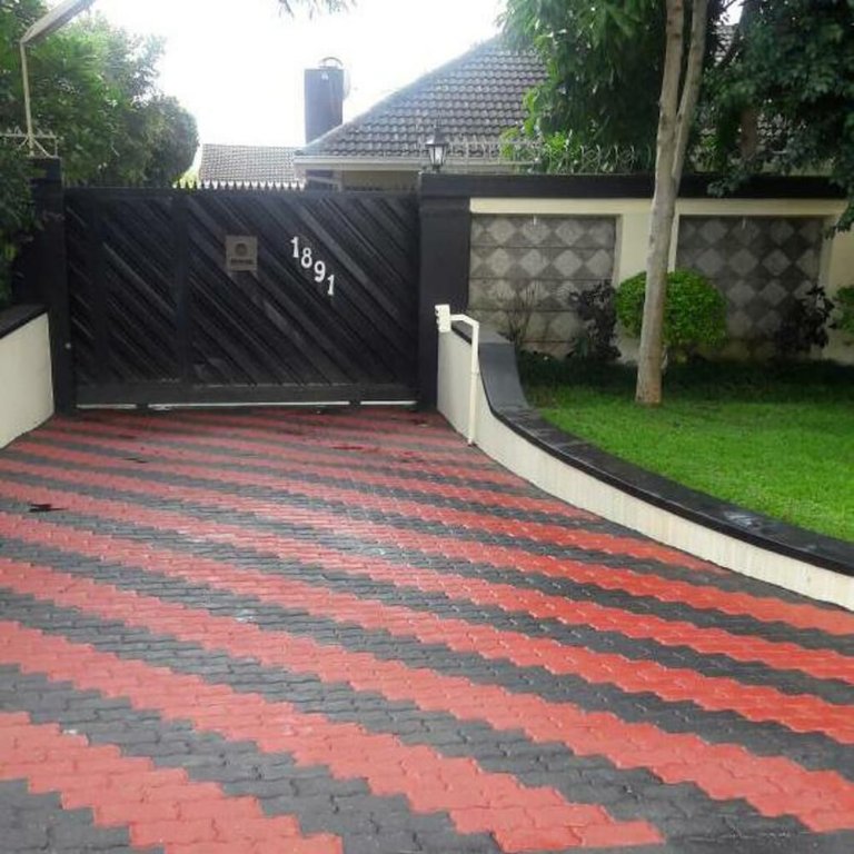 immaculate 6 beddroomed guest house in harare