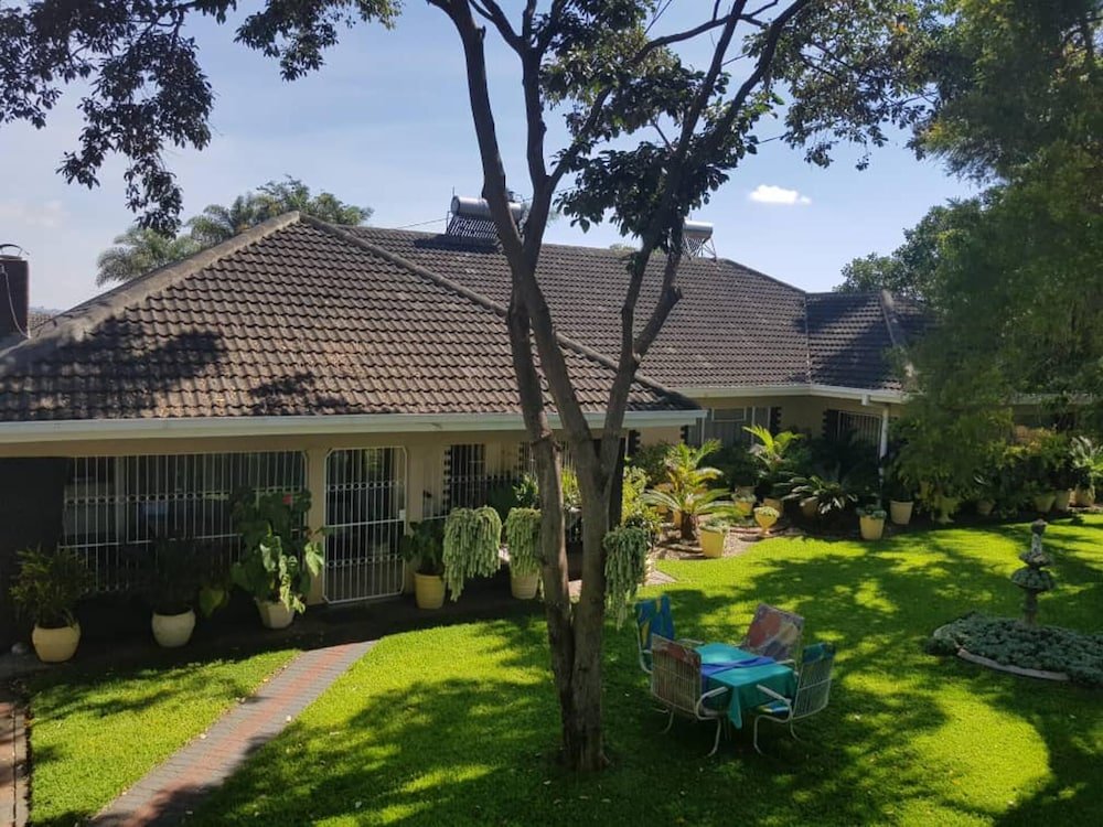 immaculate 6 beddroomed guest house in harare