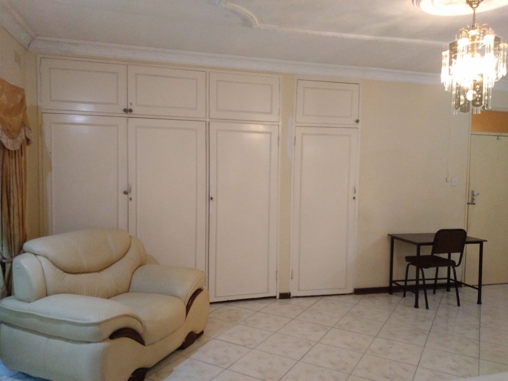 immaculate 6 beddroomed guest house in harare
