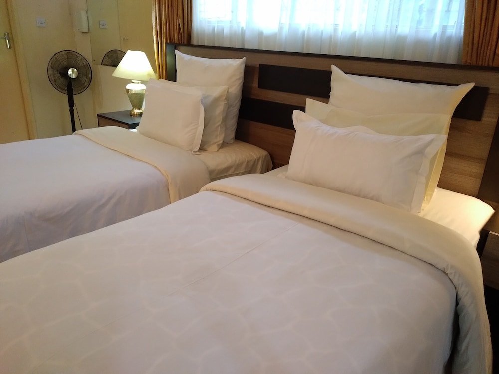 immaculate 6 beddroomed guest house in harare