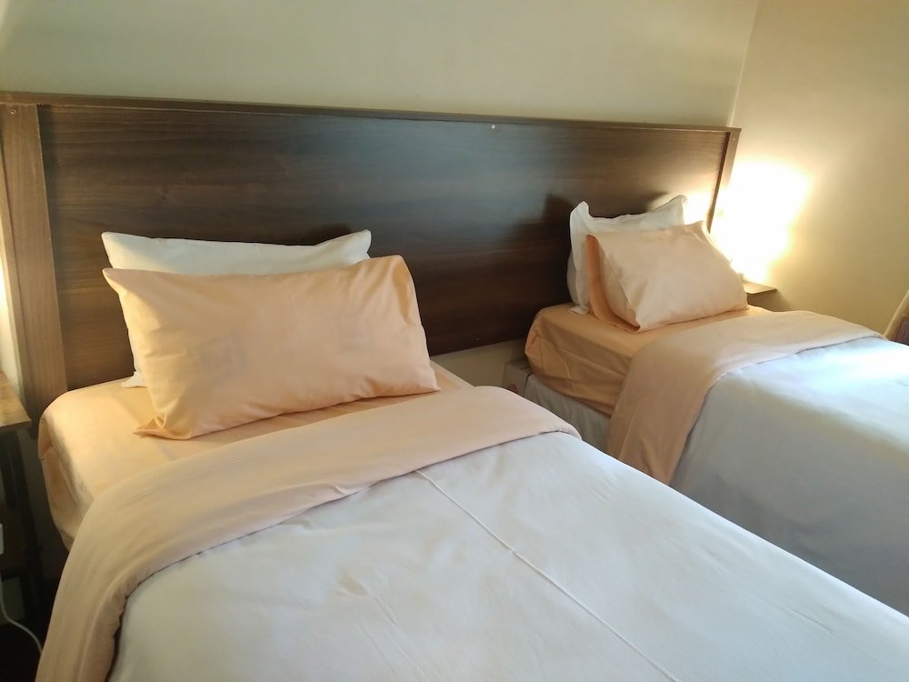 immaculate 6 beddroomed guest house in harare