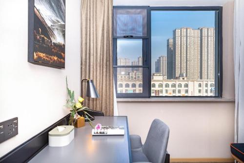 atour hotel lianyungang city government