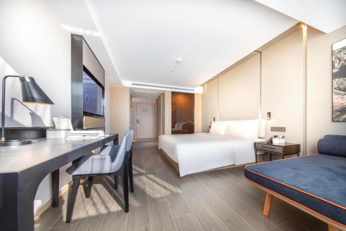 atour hotel lianyungang city government