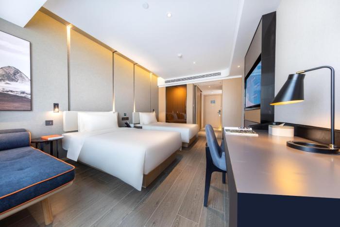 atour hotel lianyungang city government