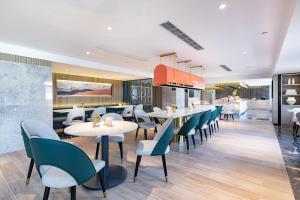 atour hotel lianyungang city government