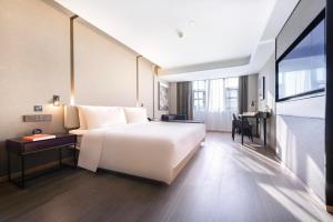 atour hotel lianyungang city government