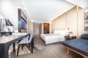 atour hotel lianyungang city government