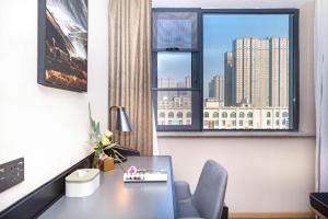 atour hotel lianyungang city government