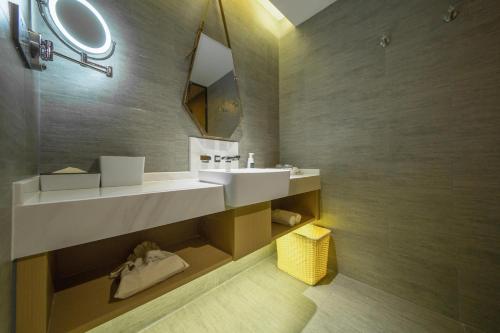 atour hotel wuxi railway station chunsheng road