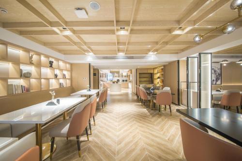 atour hotel wuxi railway station chunsheng road