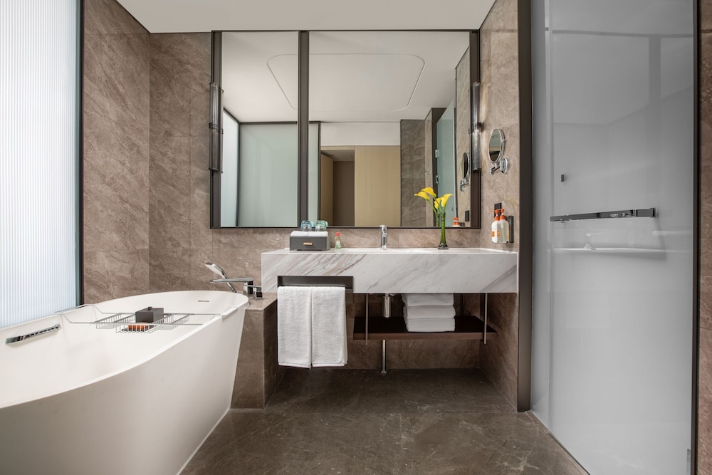crowne plaza zhengzhou high tech zone an ihg hotel