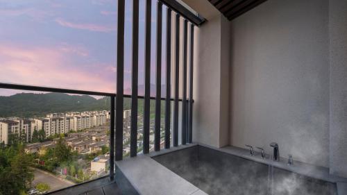 holiday inn express tengchong hot spring an ihg hotel