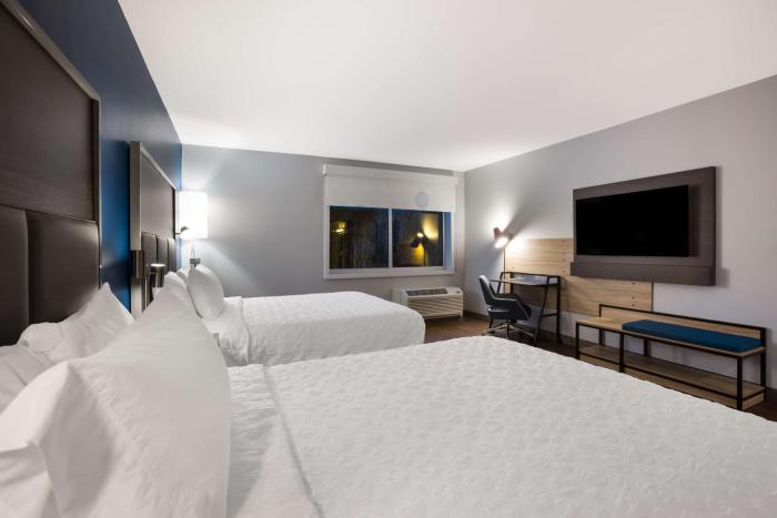 tru by hilton traverse city