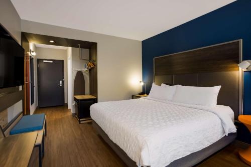 tru by hilton traverse city