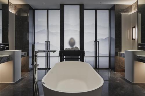 hualuxe kunshan huaqiao an ihg hotel