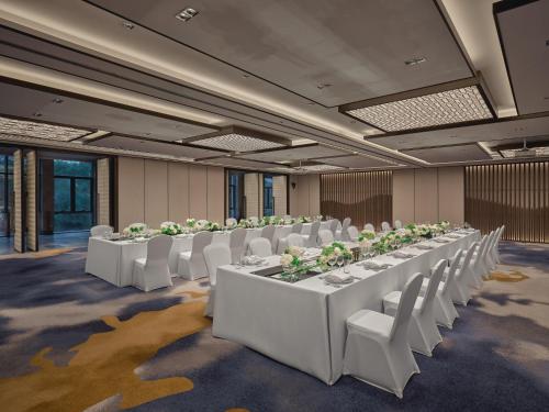 hualuxe kunshan huaqiao an ihg hotel