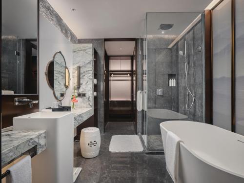 hualuxe kunshan huaqiao an ihg hotel