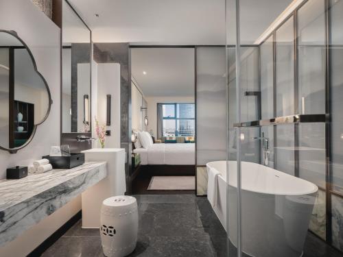 hualuxe kunshan huaqiao an ihg hotel