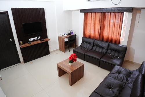 hotel palmyra grand inn