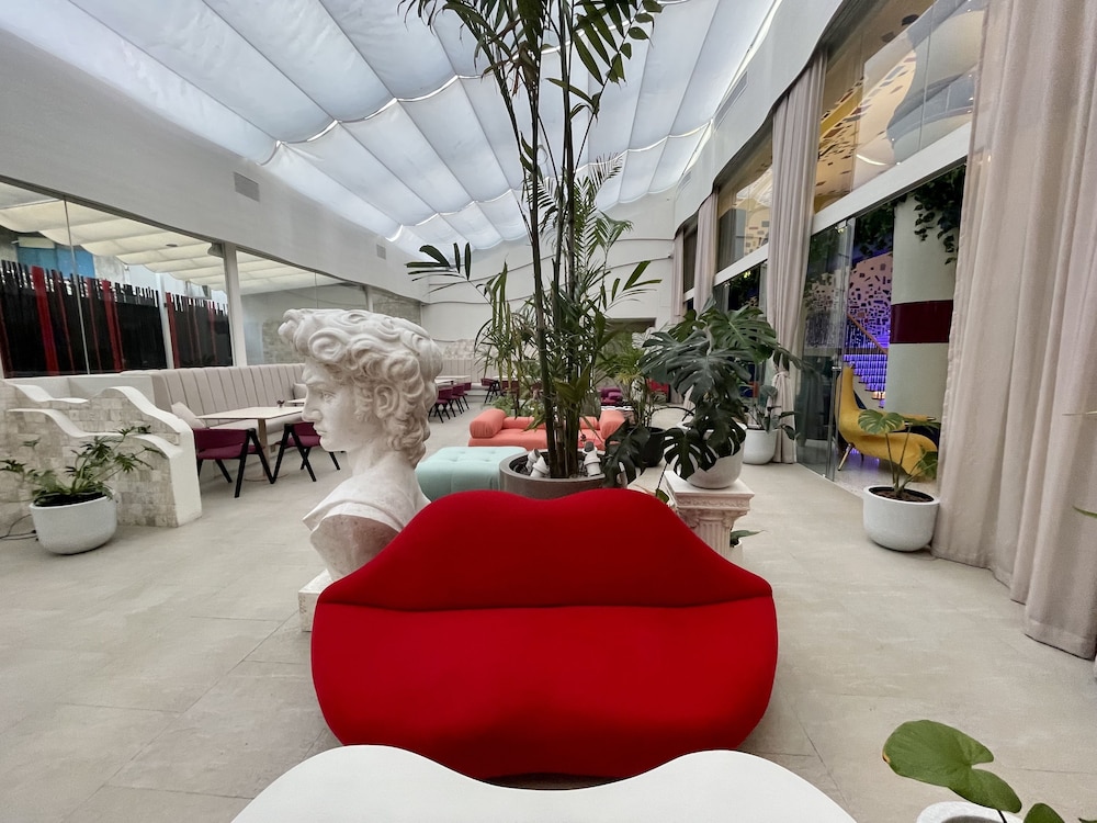 chi hotel bangkok sha extra plus