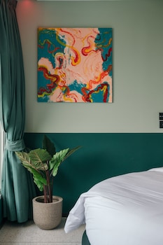 chi hotel bangkok sha extra plus