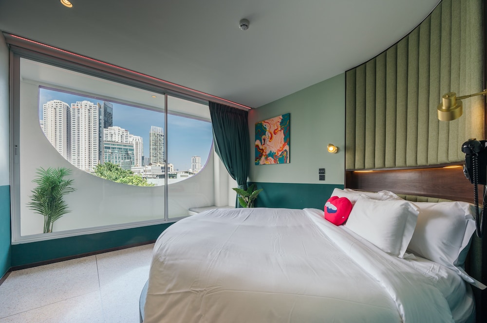chi hotel bangkok sha extra plus
