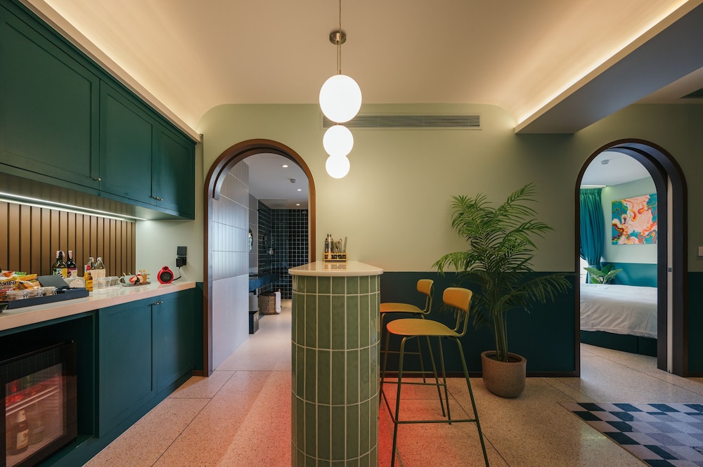 chi hotel bangkok sha extra plus