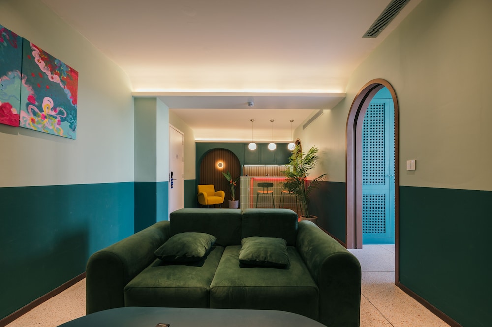 chi hotel bangkok sha extra plus