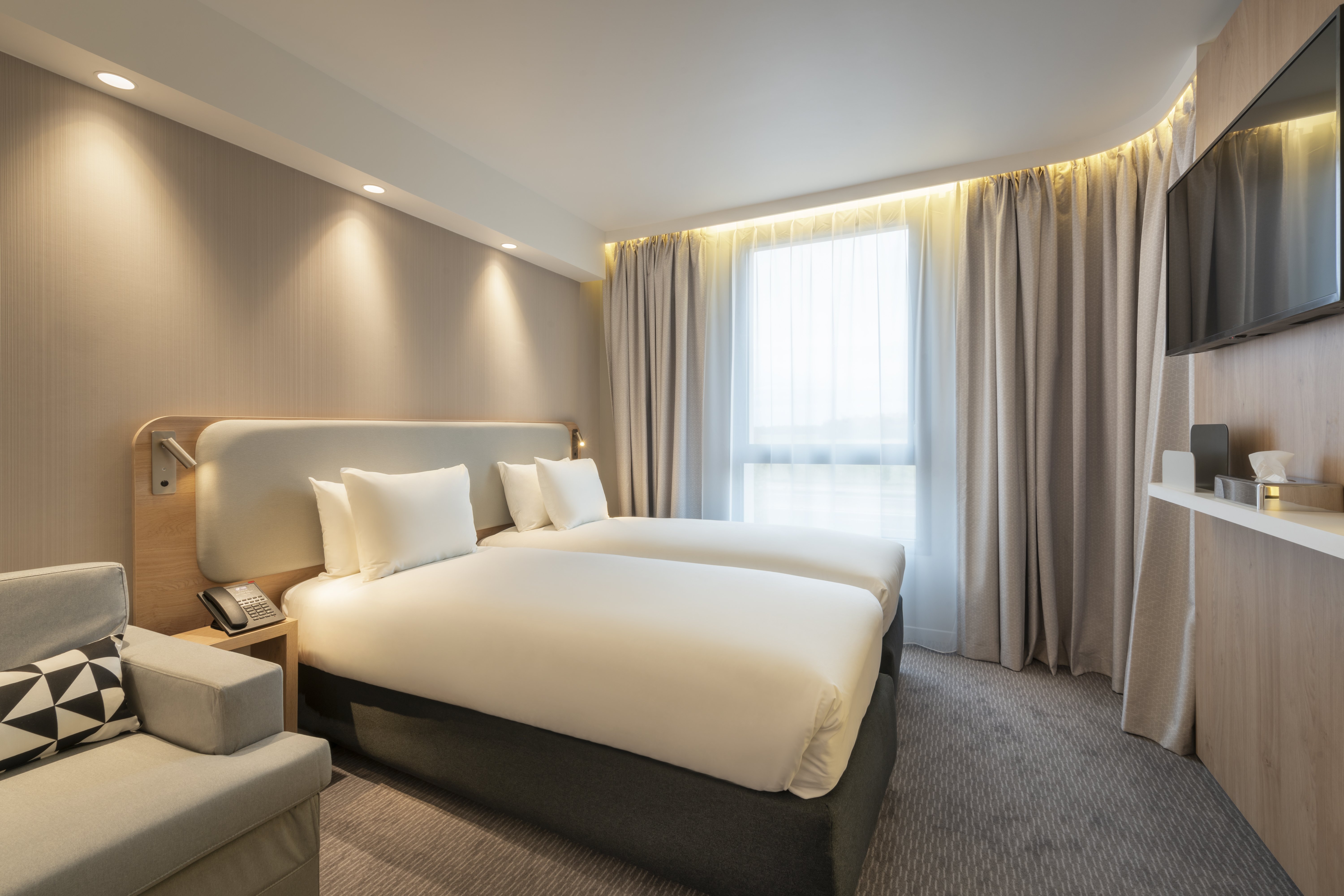 holiday inn express marne la vallee val d europe