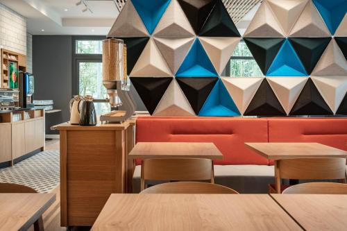 holiday inn express marne la vallee val d europe