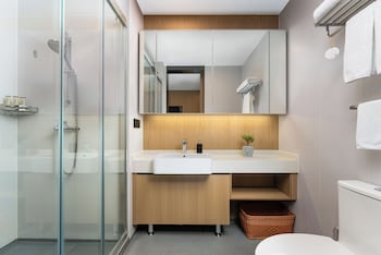 cm serviced apartment shenzhen dongmen