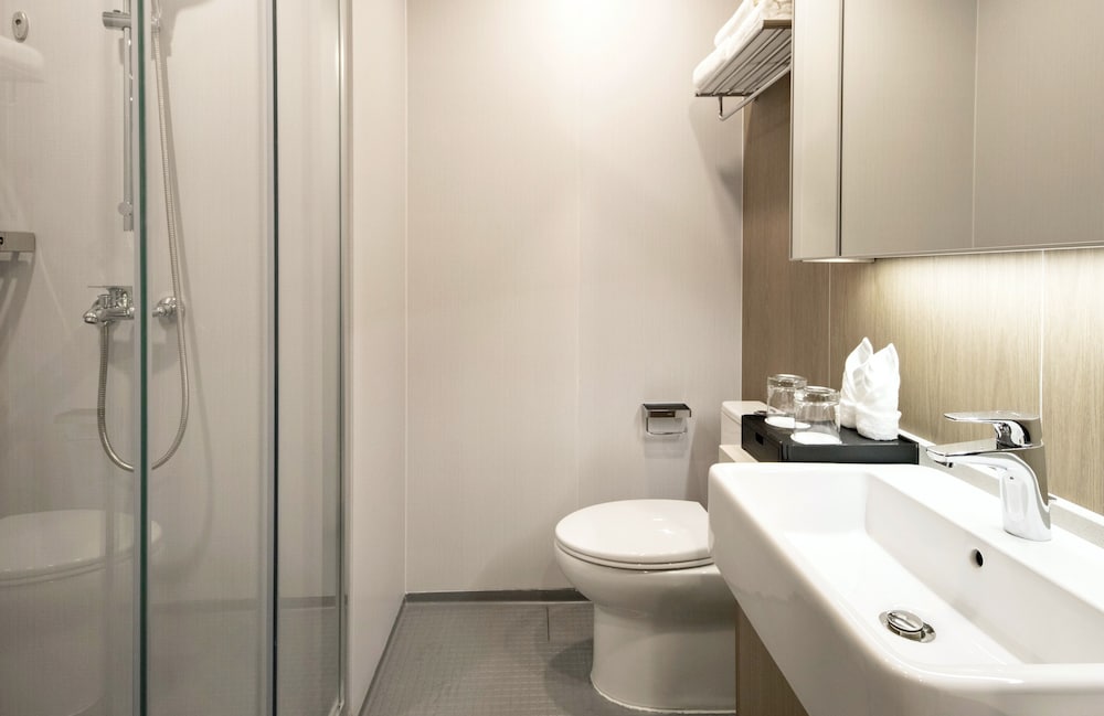 cm serviced apartment shenzhen dongmen
