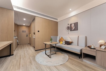 cm serviced apartment shenzhen dongmen