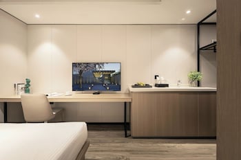 cm serviced apartment shenzhen dongmen