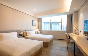 cm serviced apartment shenzhen dongmen