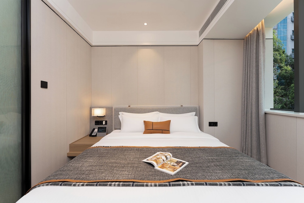 cm serviced apartment shenzhen dongmen