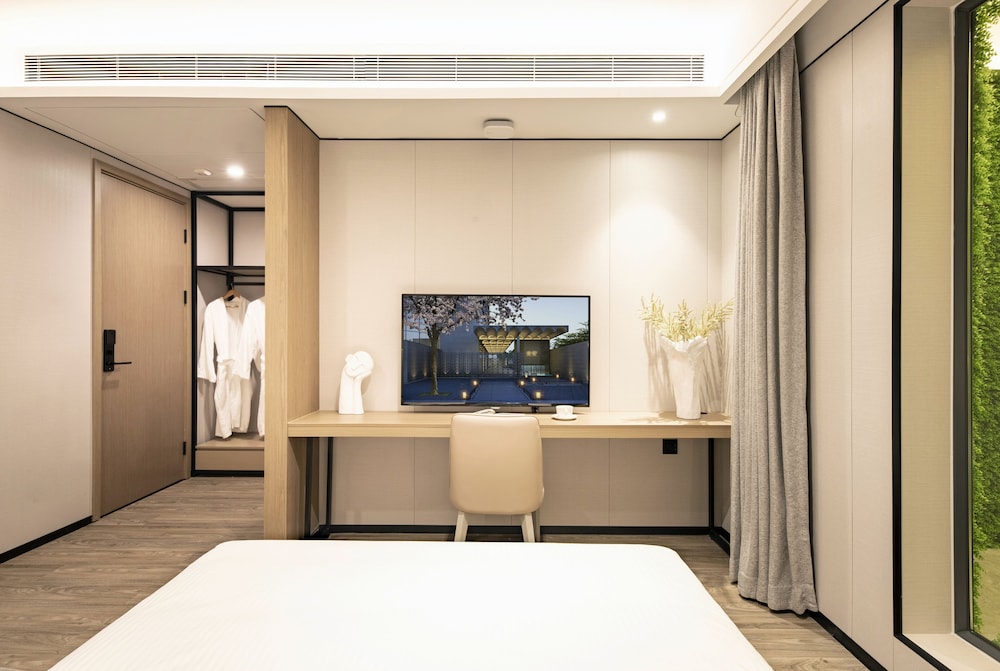 cm serviced apartment shenzhen dongmen