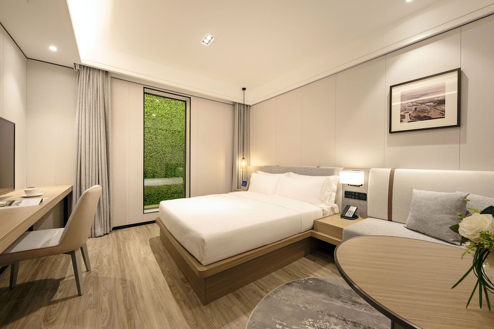 cm serviced apartment shenzhen dongmen