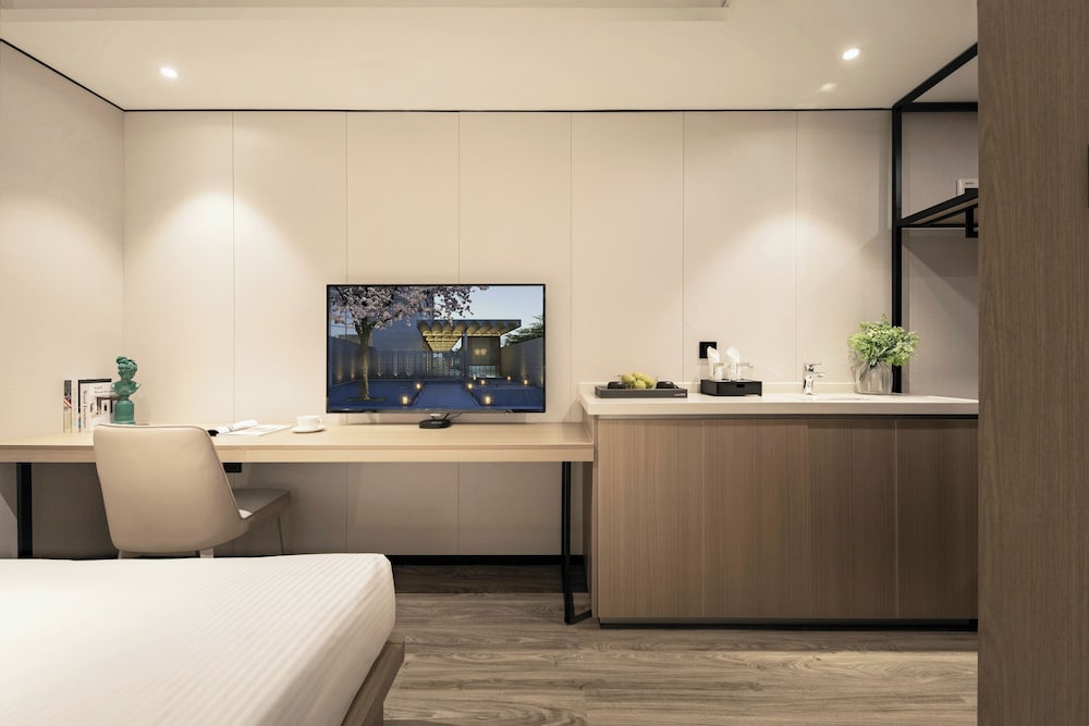 cm serviced apartment shenzhen dongmen