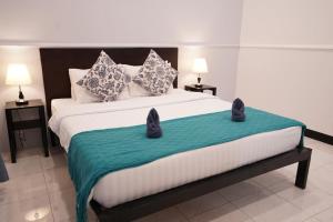 the birdcage boutique