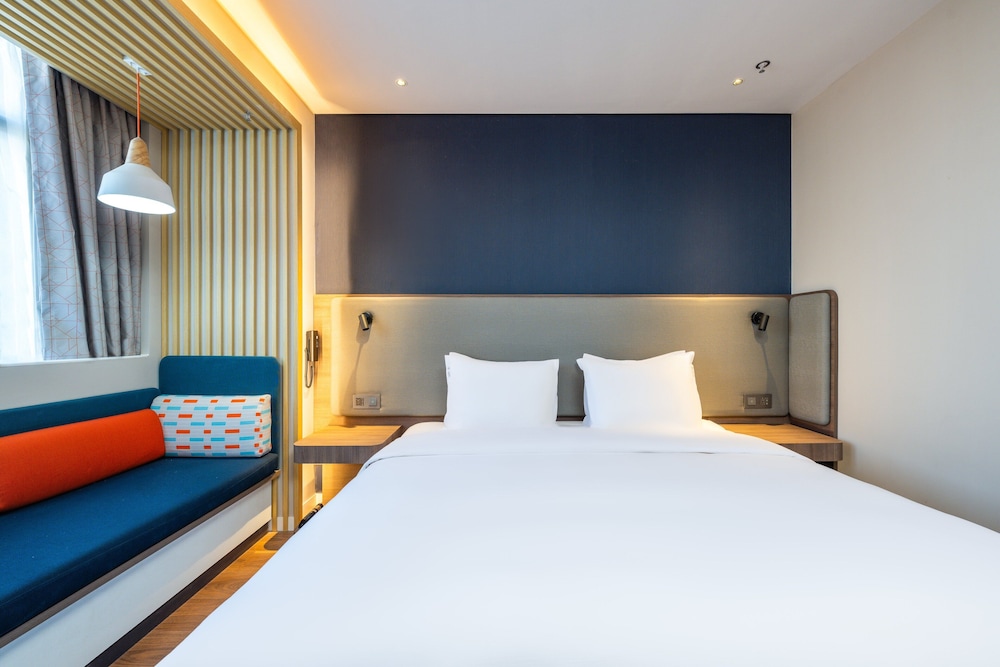 holiday inn express xinji city center an ihg hotel