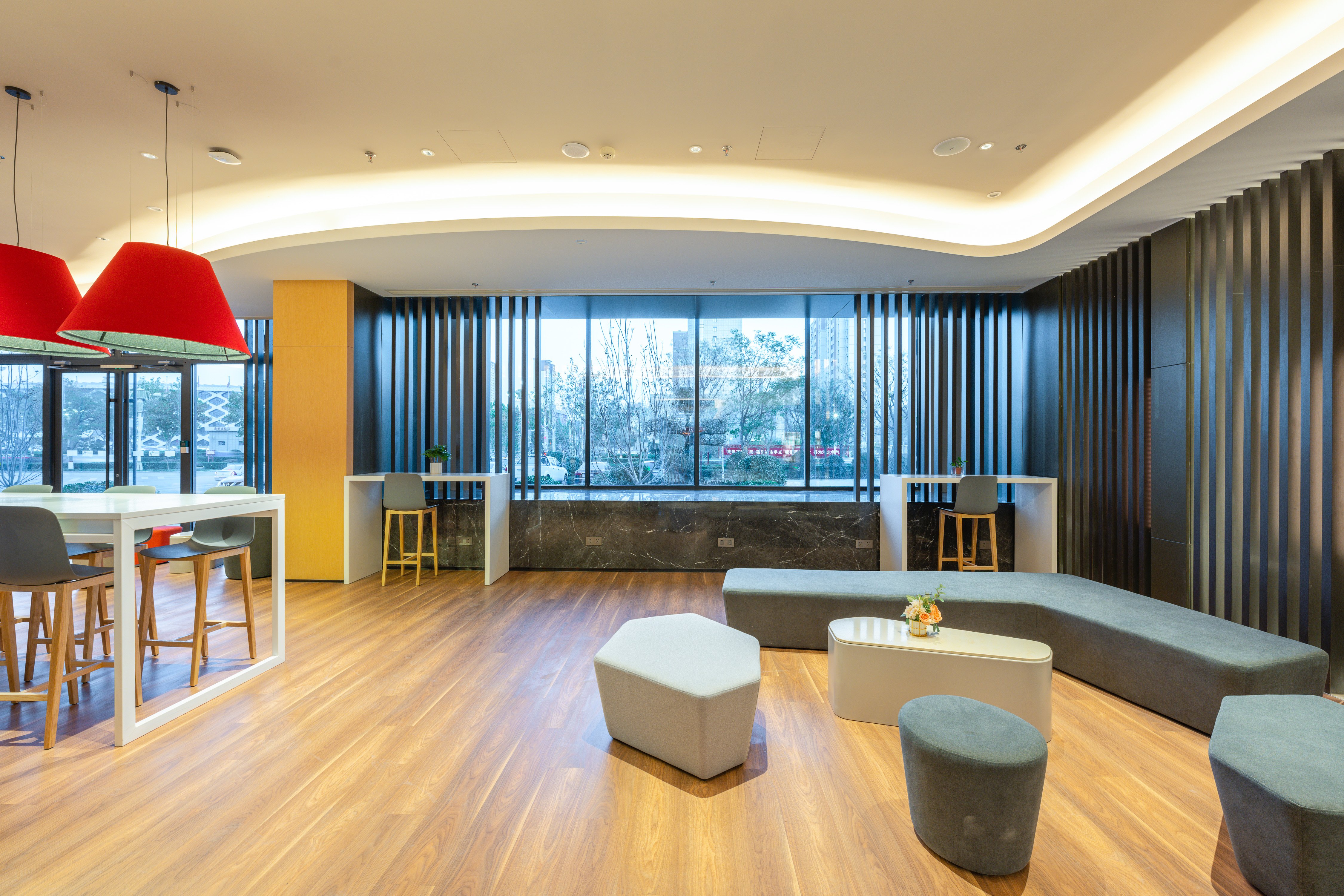 holiday inn express xinji city center an ihg hotel