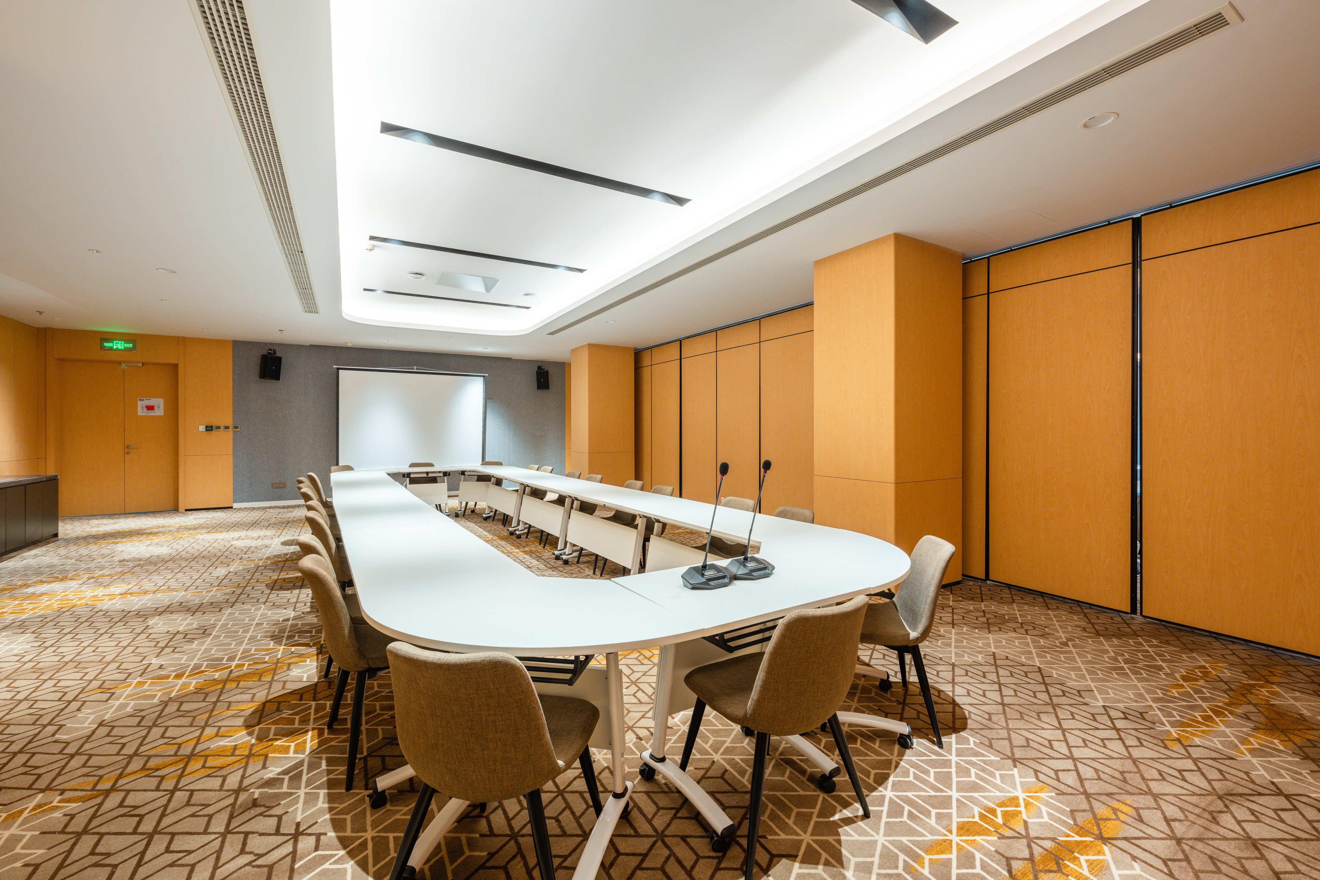 holiday inn express xinji city center an ihg hotel