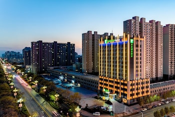 holiday inn express xinji city center an ihg hotel