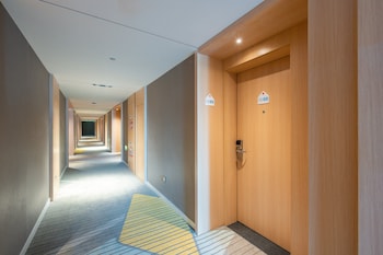 holiday inn express xinji city center an ihg hotel